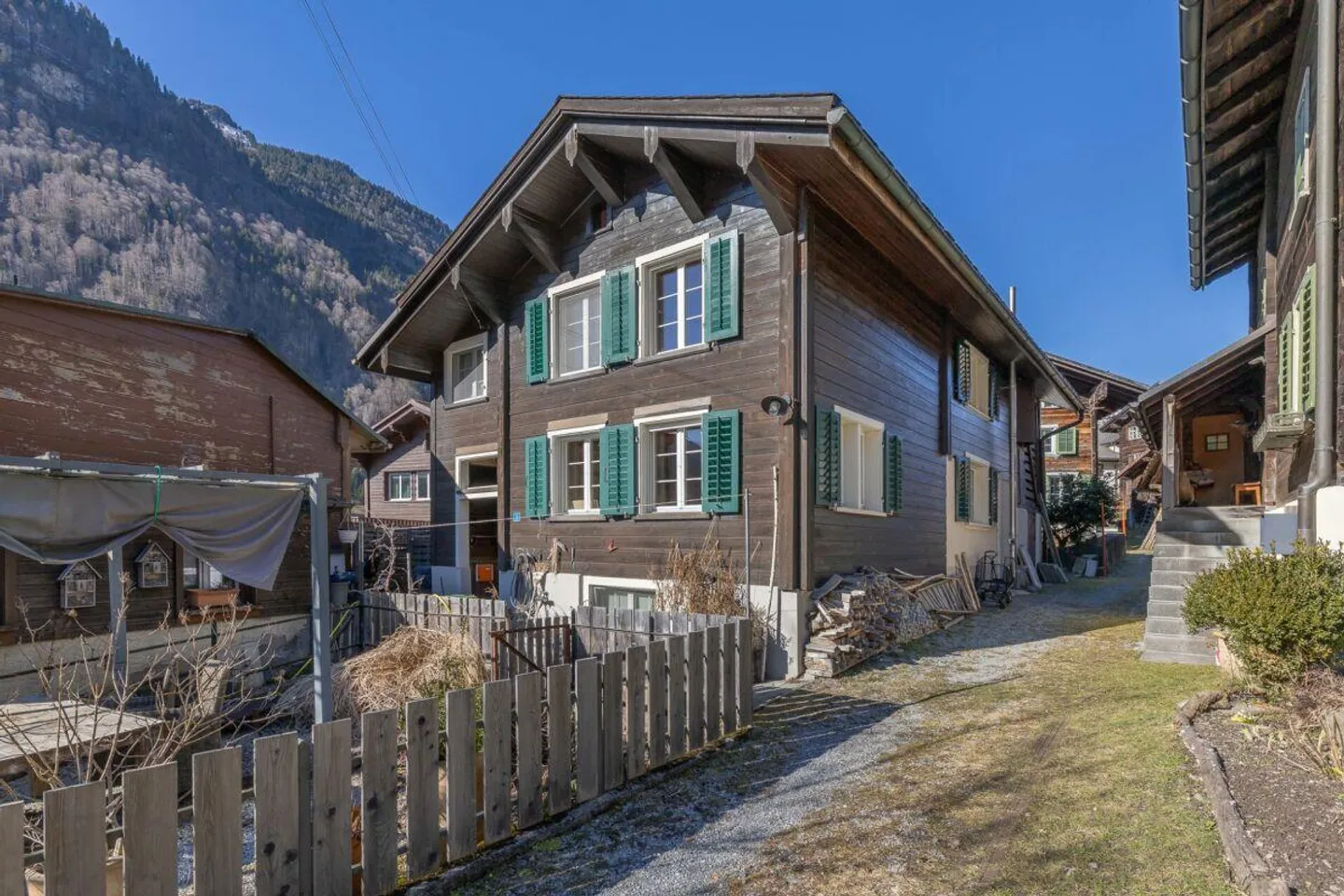 4.5-Room Single-Family House with Garden and Workshop - Photo 1 of 13