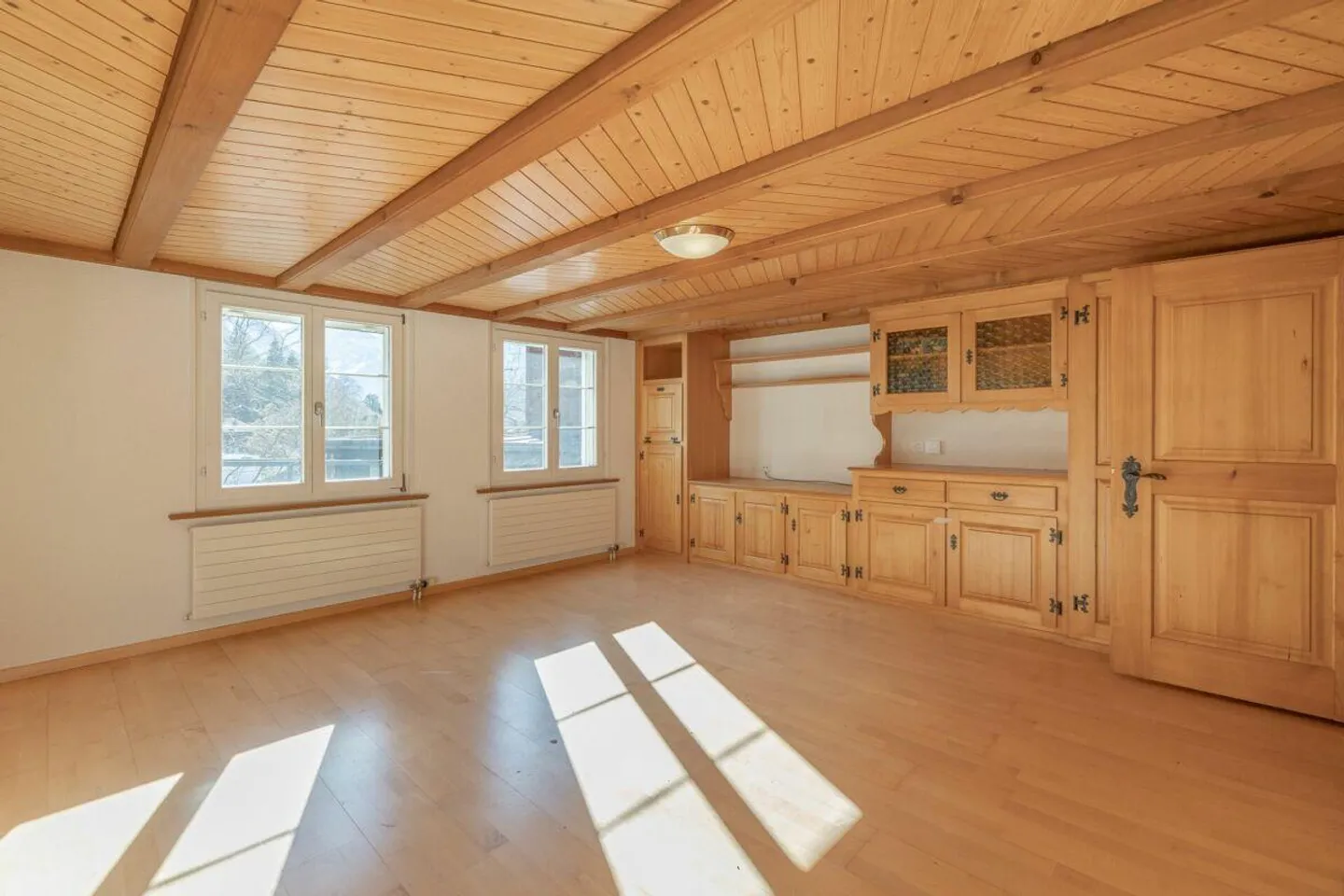 4.5-Room Single-Family House with Garden and Workshop - Photo 2 of 13