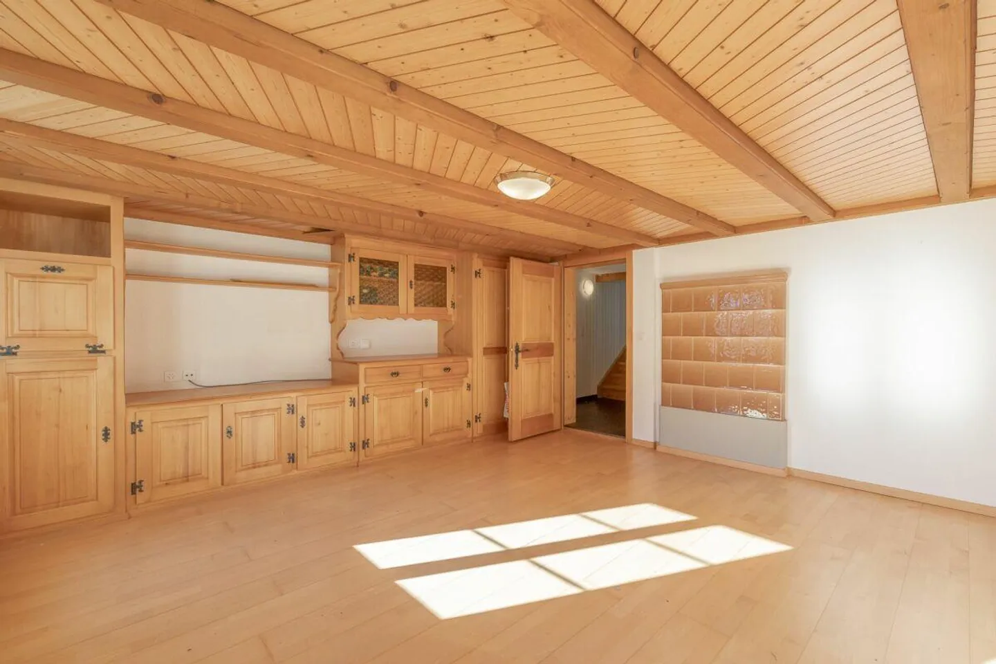 4.5-Room Single-Family House with Garden and Workshop - Photo 3 of 13