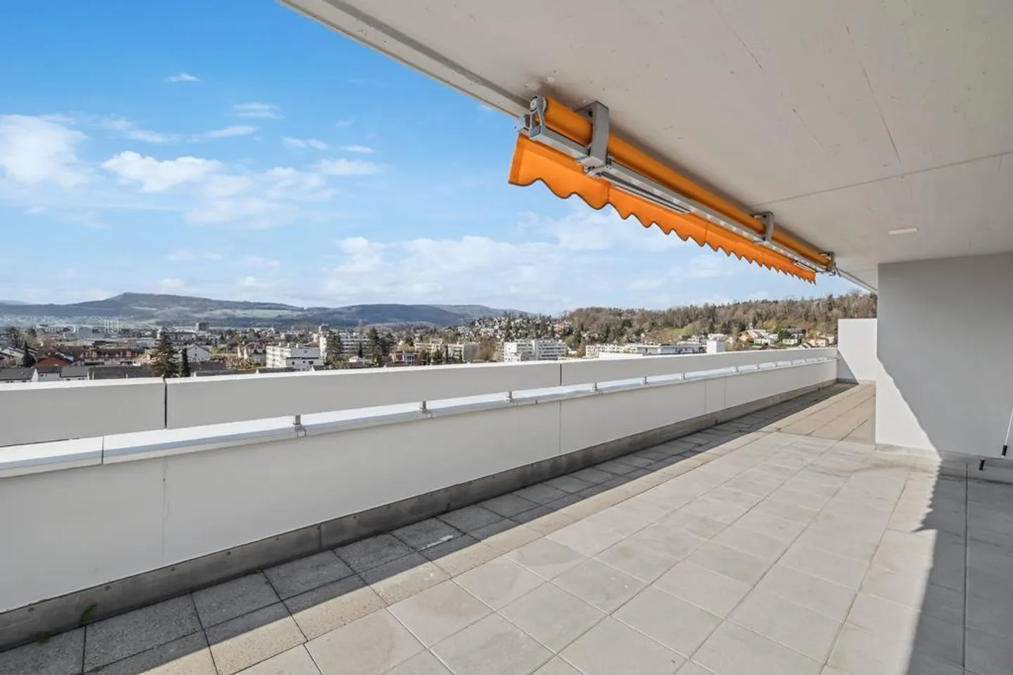 Appartement rénové avec vue dans le quartier Mischeli - Photo 4 sur 11