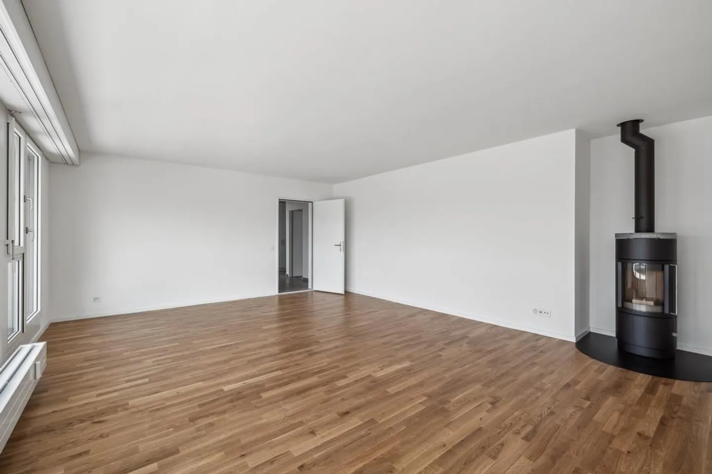 Appartement rénové avec vue dans le quartier Mischeli - Photo 2 sur 11