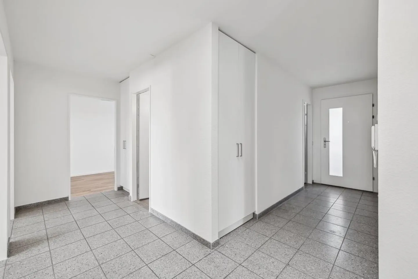 Appartement rénové avec vue dans le quartier Mischeli - Photo 6 sur 11
