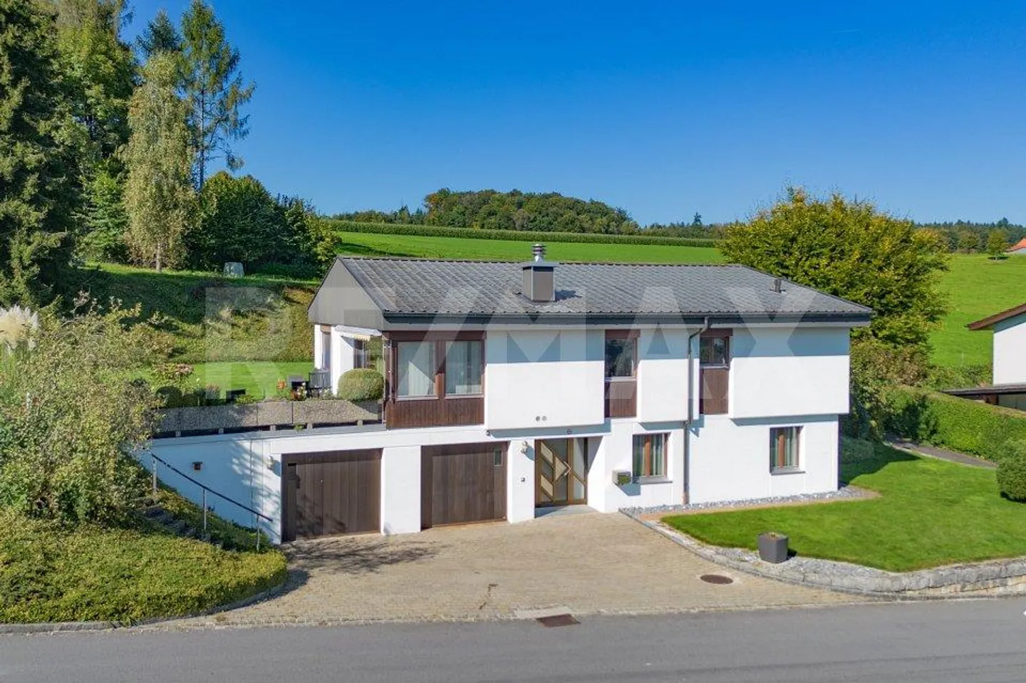 Maison individuelle spacieuse de 7,5 pièces avec vue fantastique - Photo 1 sur 13