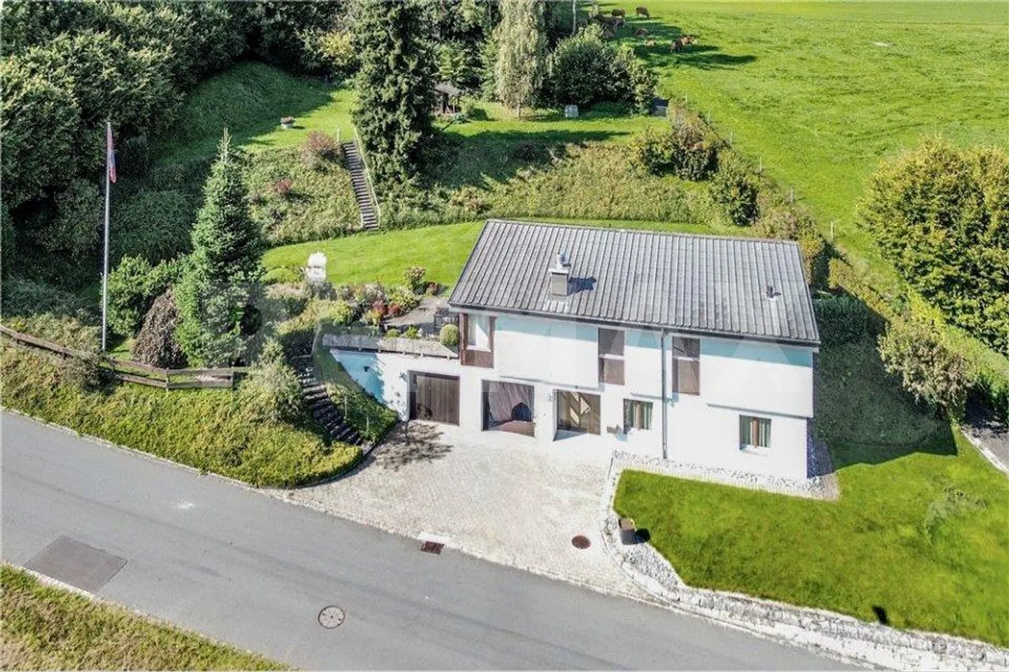 Maison individuelle spacieuse de 7,5 pièces avec vue fantastique - Photo 2 sur 13