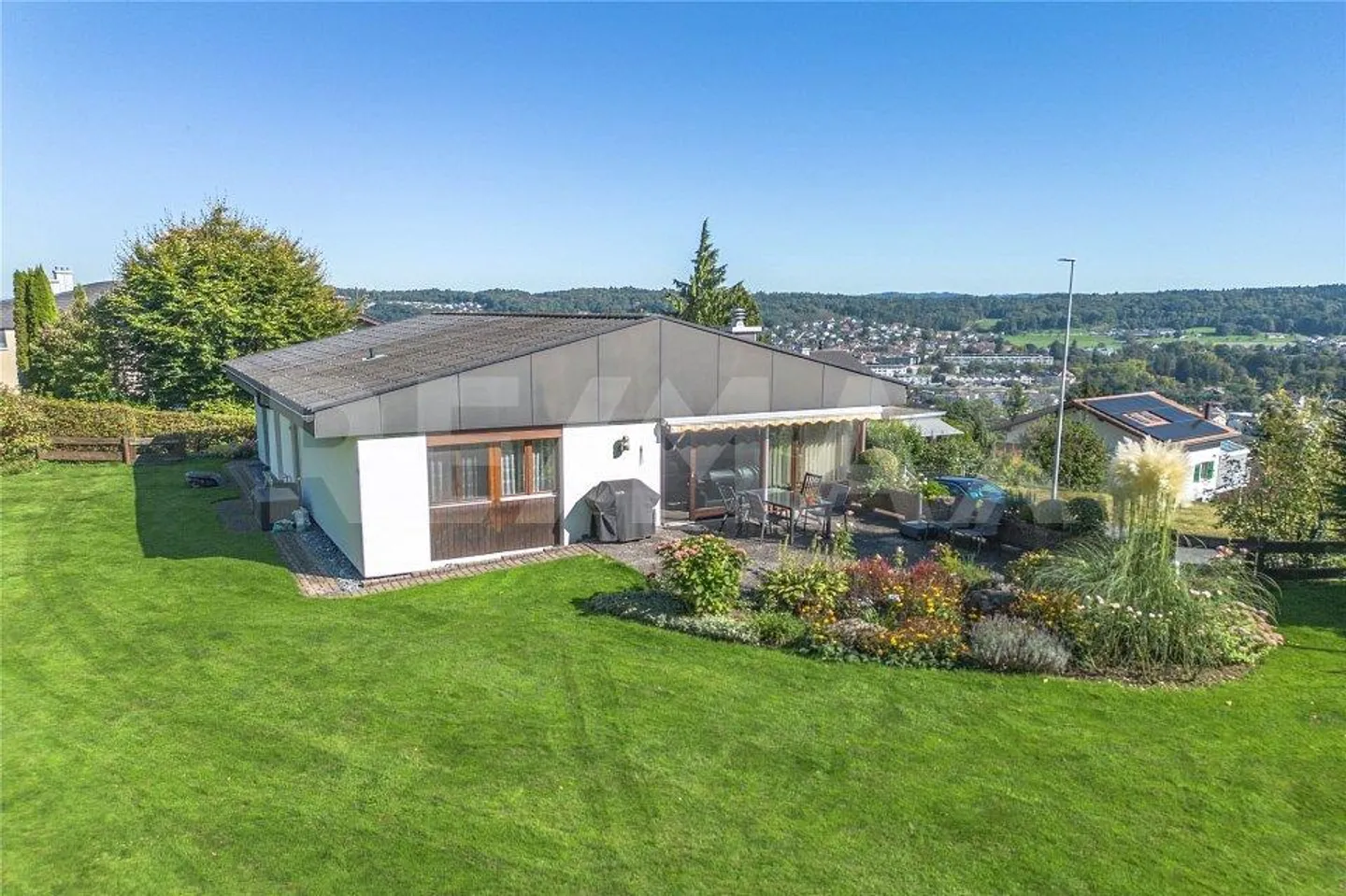 Maison individuelle spacieuse de 7,5 pièces avec vue fantastique - Photo 3 sur 13