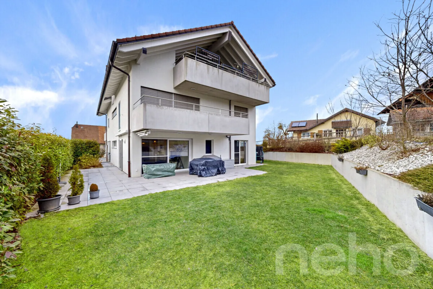 4,5 Zimmer Wohnung, lichtdurchflutet mit Garten, im Herzen des Dorfes - Foto 10 von 12