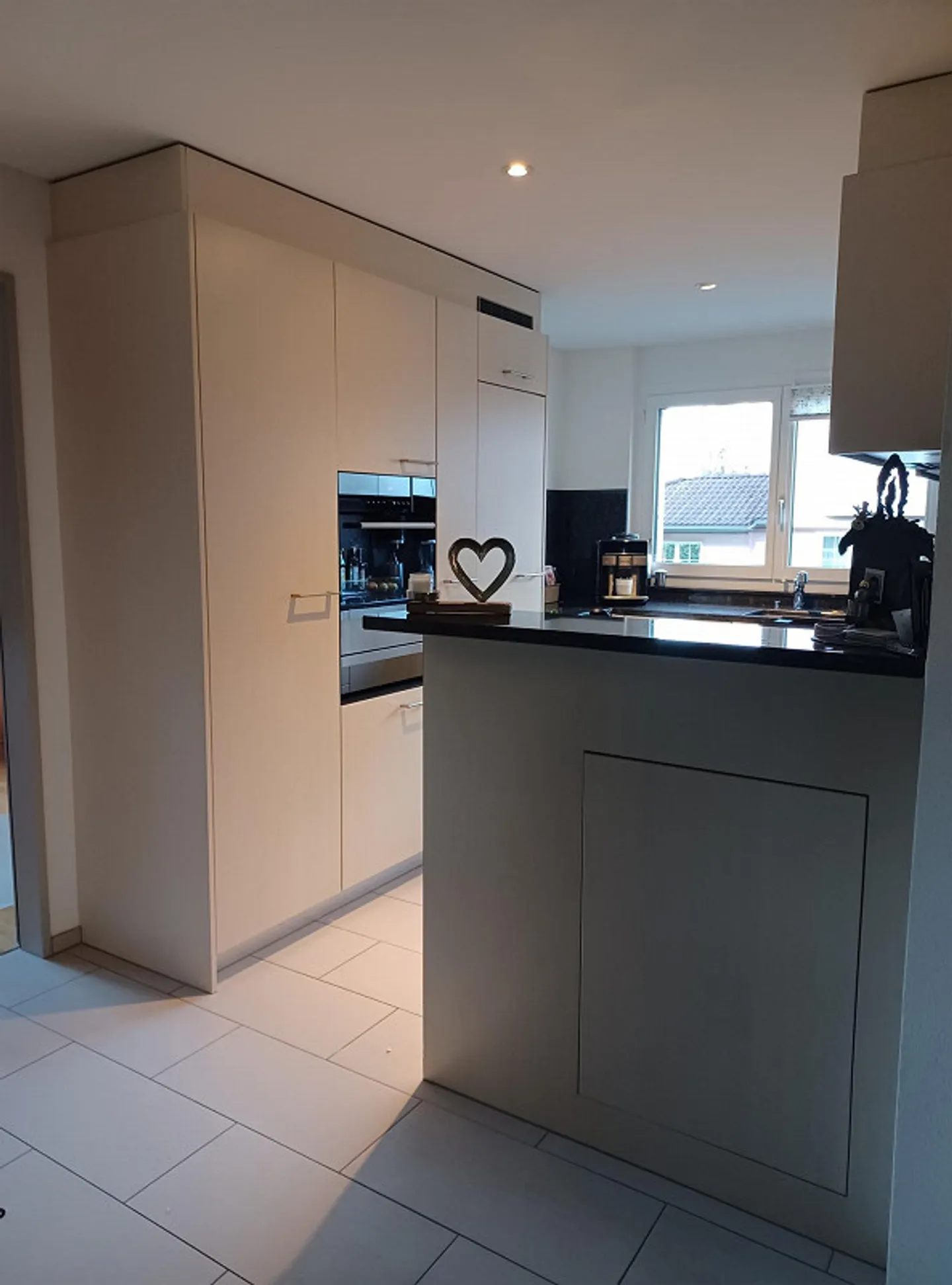 Appartement moderne de 4½ pièces dans une propriété bien entretenue - Photo 2 sur 7