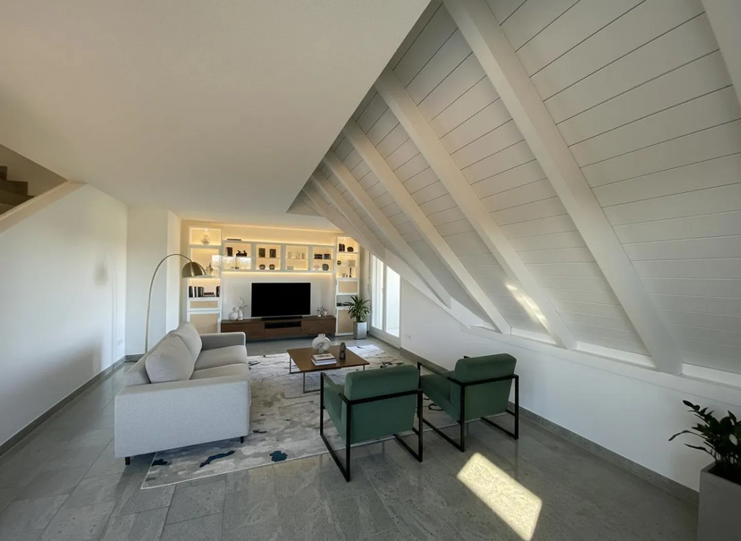 Spacious Maisonette Apartment with a View in Hettlingen - Photo 1 of 10