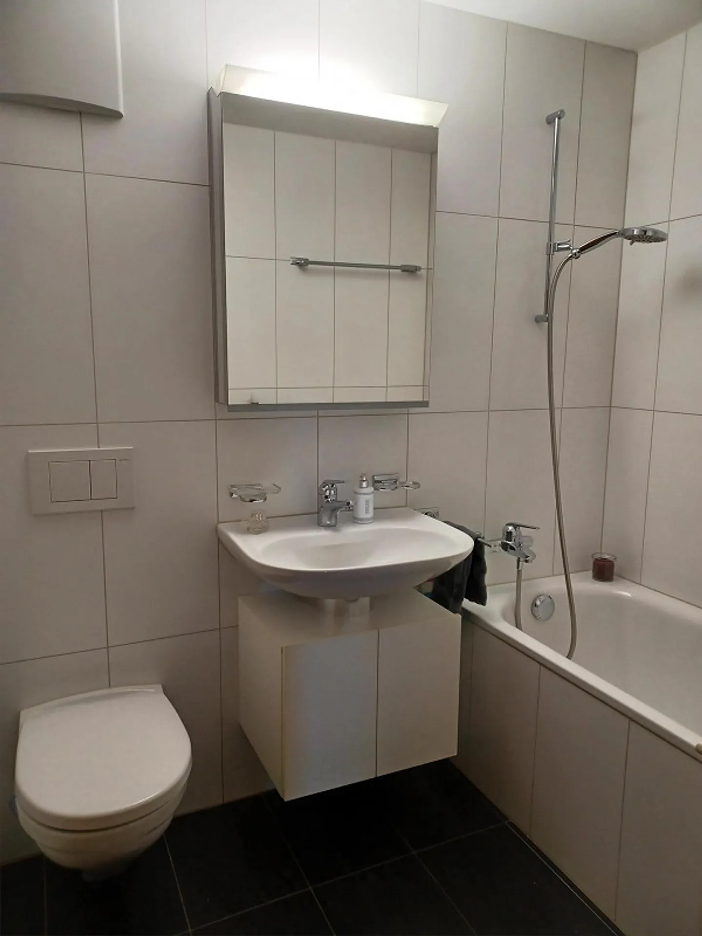 Appartement moderne de 4½ pièces dans une propriété bien entretenue - Photo 4 sur 7