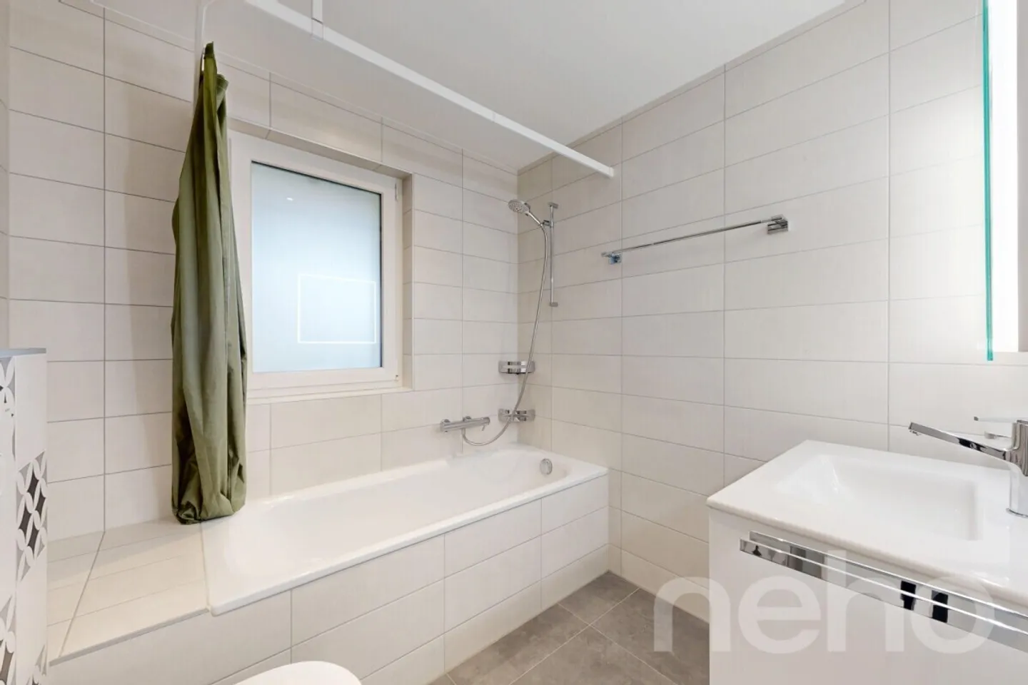 4,5 Zimmer Wohnung, lichtdurchflutet mit Garten, im Herzen des Dorfes - Foto 8 von 12