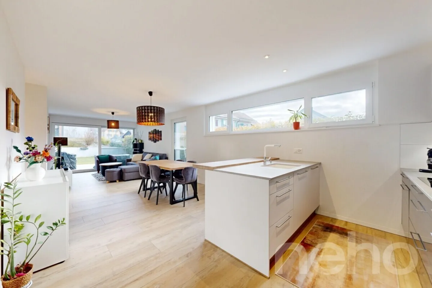 4,5 Zimmer Wohnung, lichtdurchflutet mit Garten, im Herzen des Dorfes - Foto 12 von 12