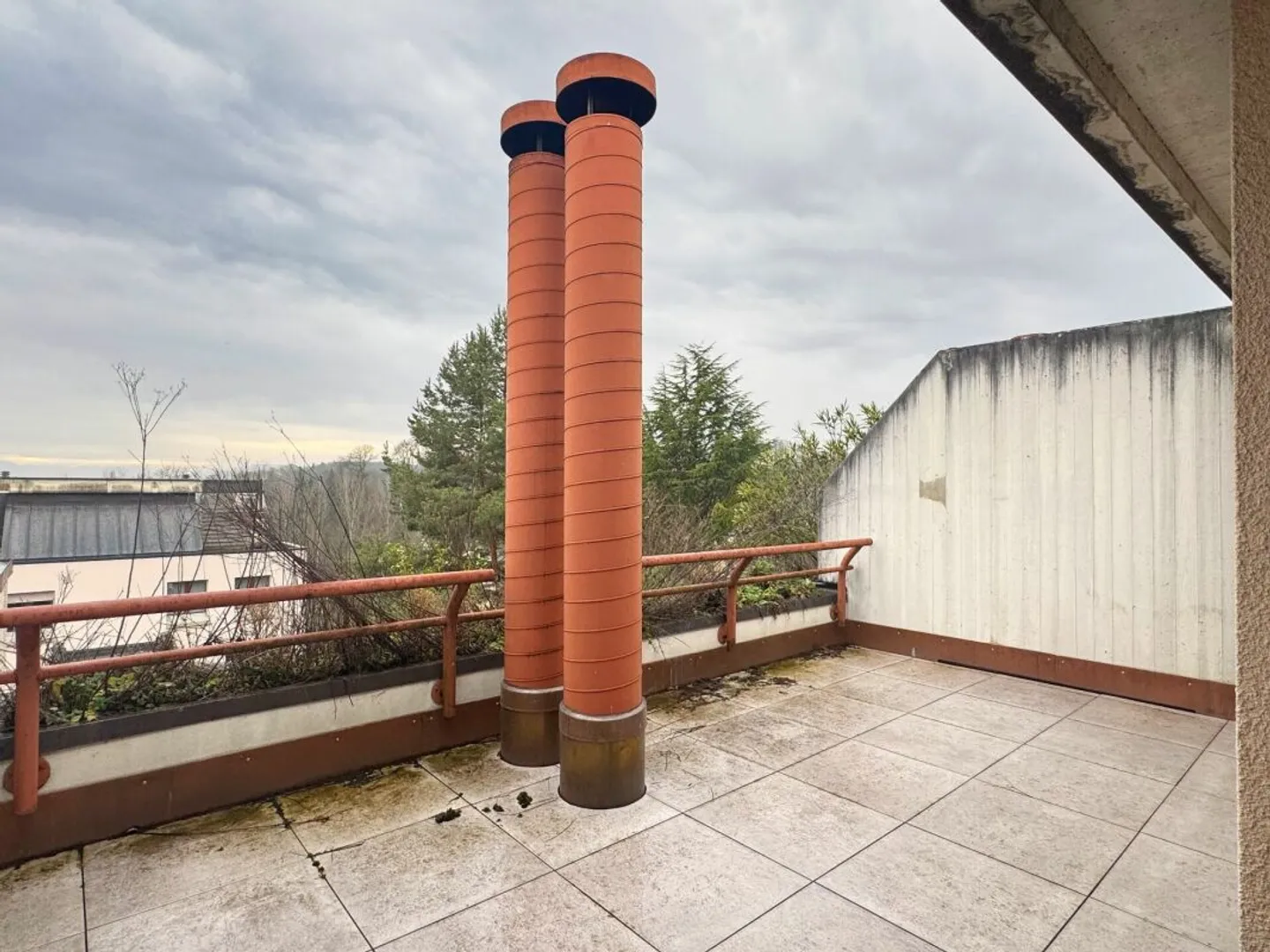 Three-storey apartment of 180 m2 for renovation in Nyon - Photo 14 of 14