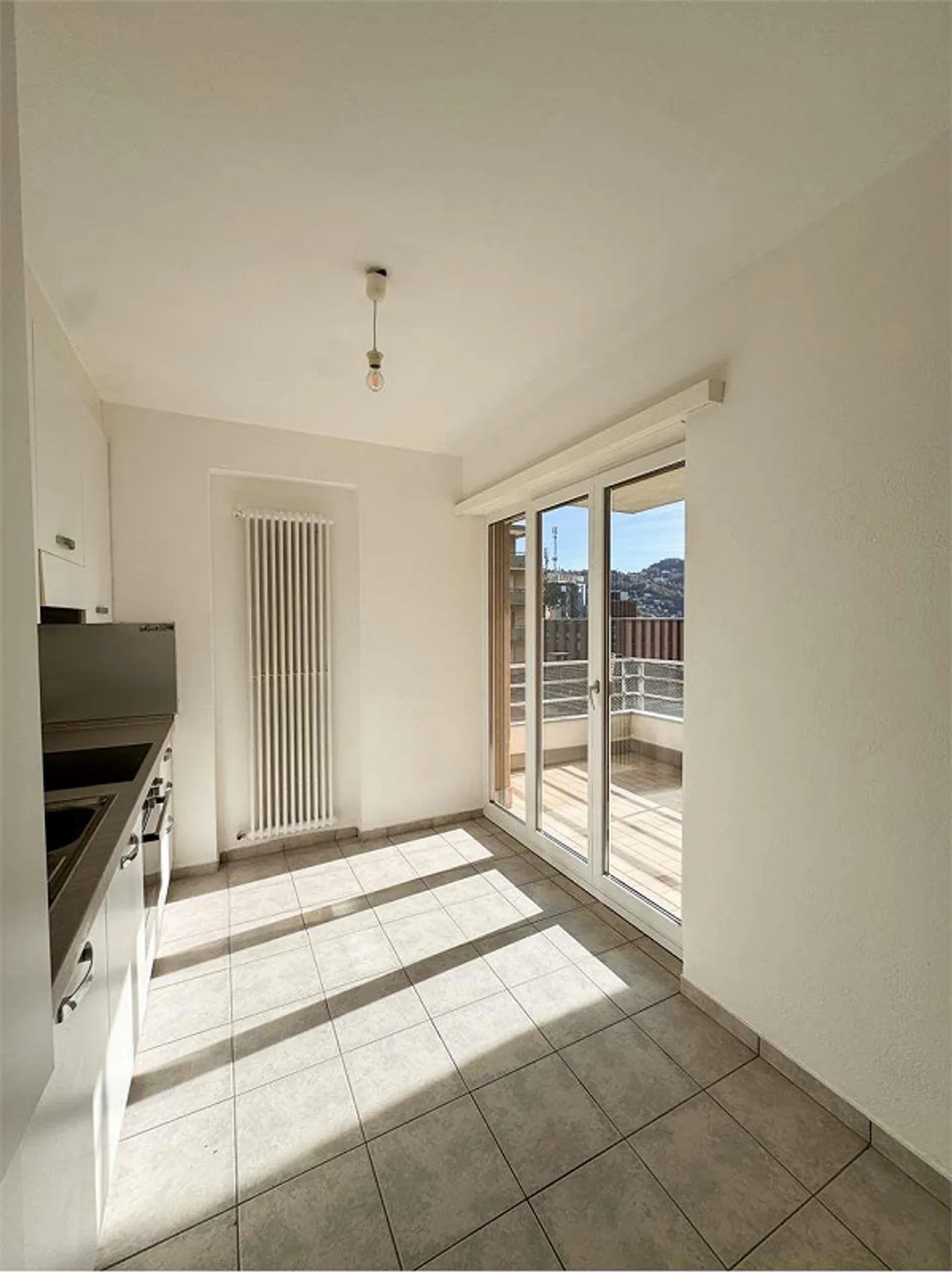 3.5 RENOVATED APARTMENT IN AGNO - Photo 4 of 13