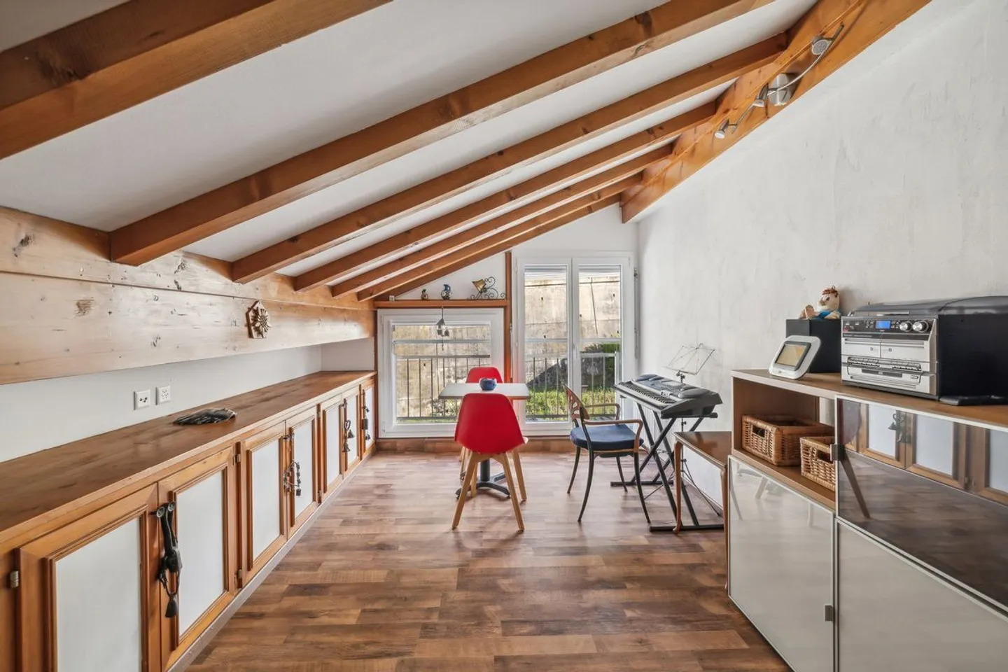 Magnificent duplex apartment of 6.5 rooms in Orsières - Photo 3 of 4