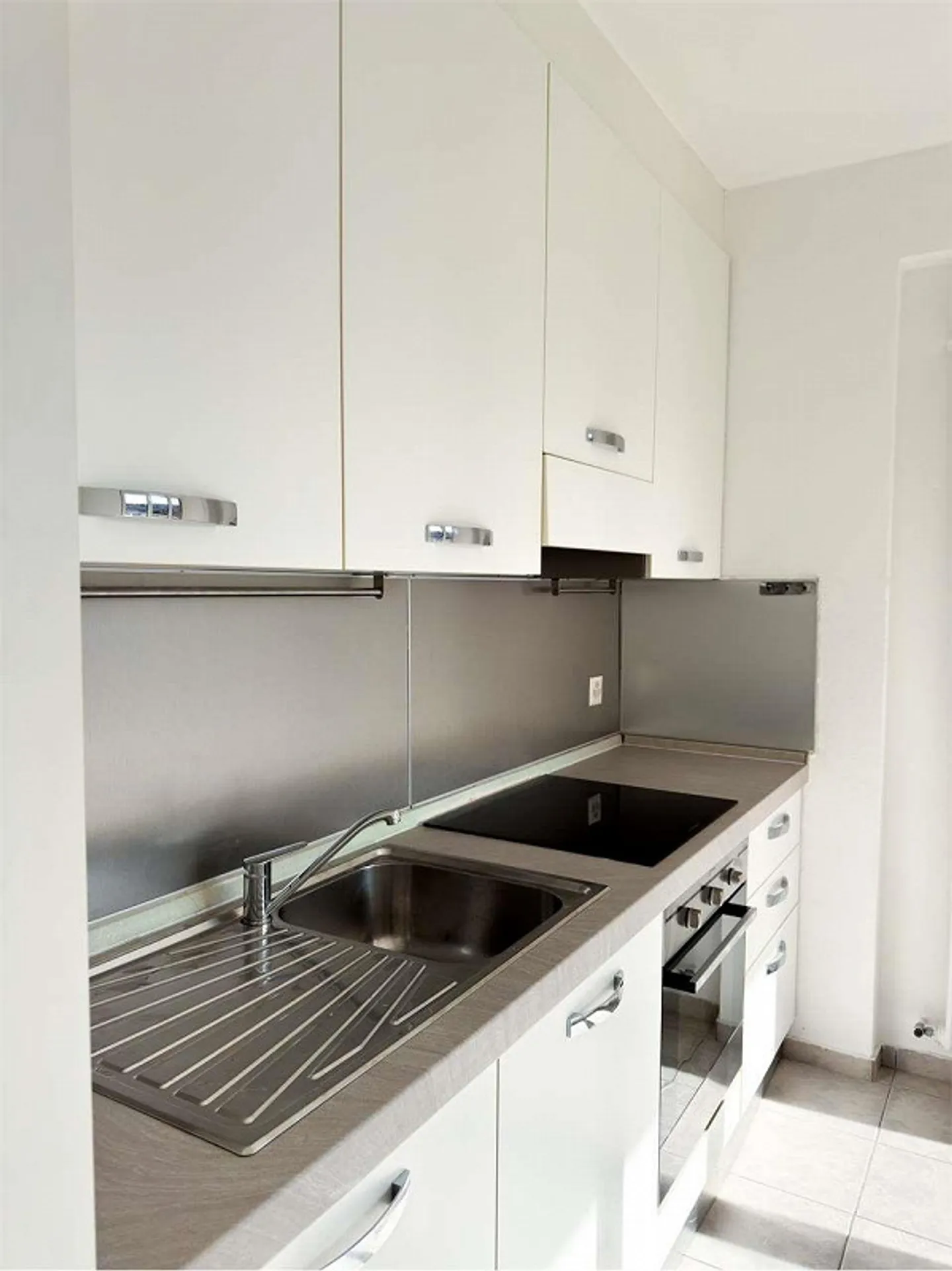 3.5 RENOVATED APARTMENT IN AGNO - Photo 6 of 13