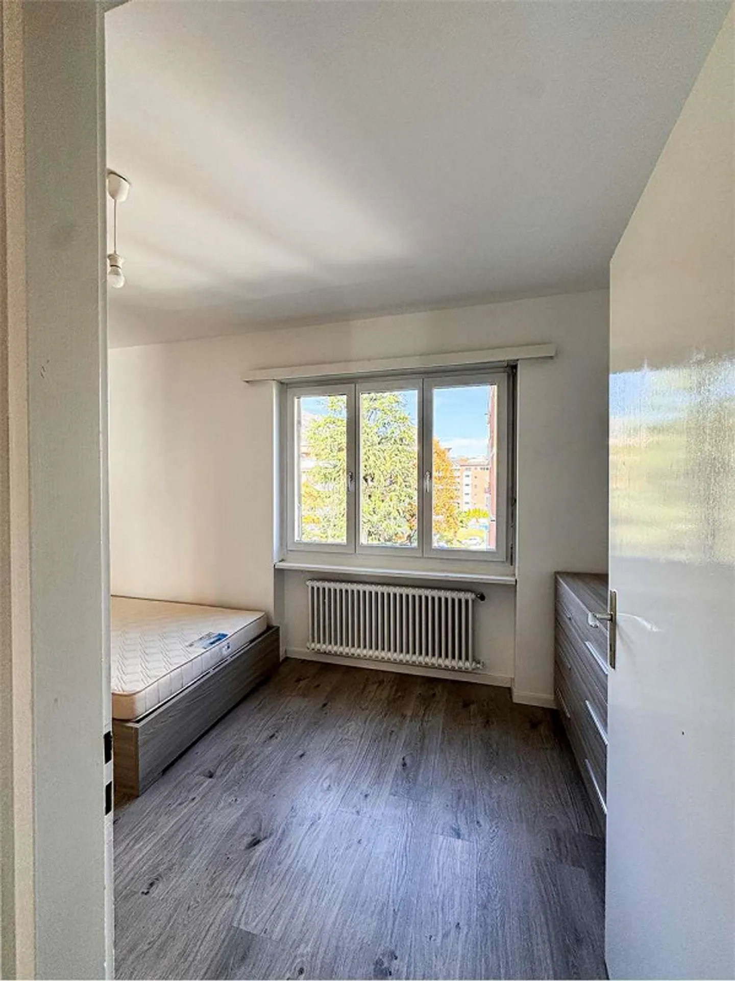 3.5 RENOVATED APARTMENT IN AGNO - Photo 11 of 13