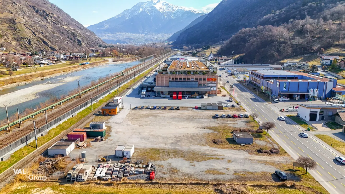 Terreno edificabile in una posizione altamente frequentata e strategicamente attraente in affitto o con diritti di costruzione - Foto 6 di 6