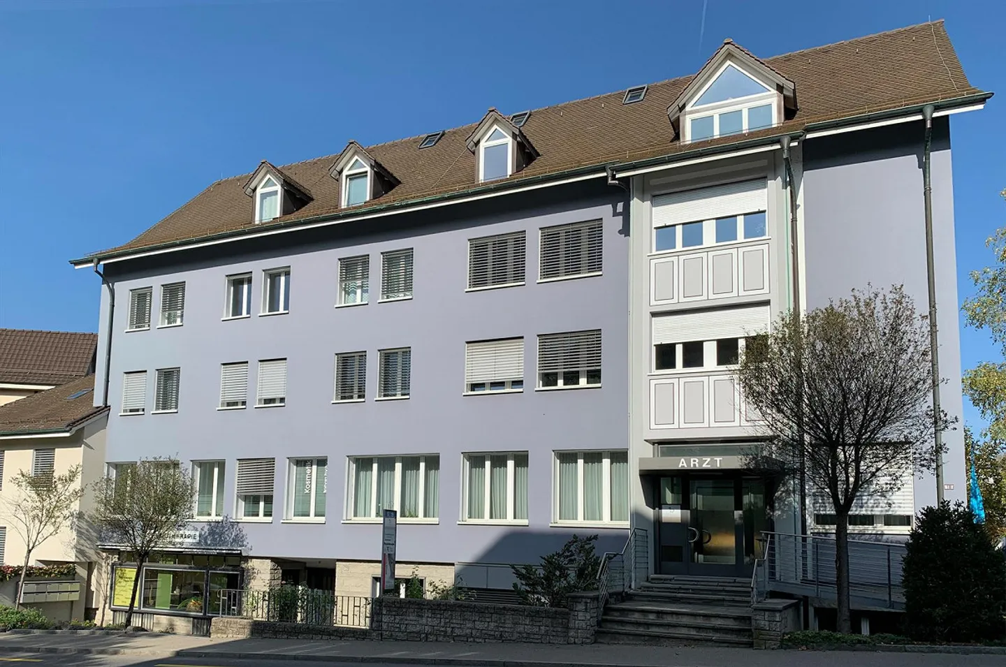 Attractive 4.5-room maisonette apartment in a central location in Feuerthalen - Photo 1 of 11