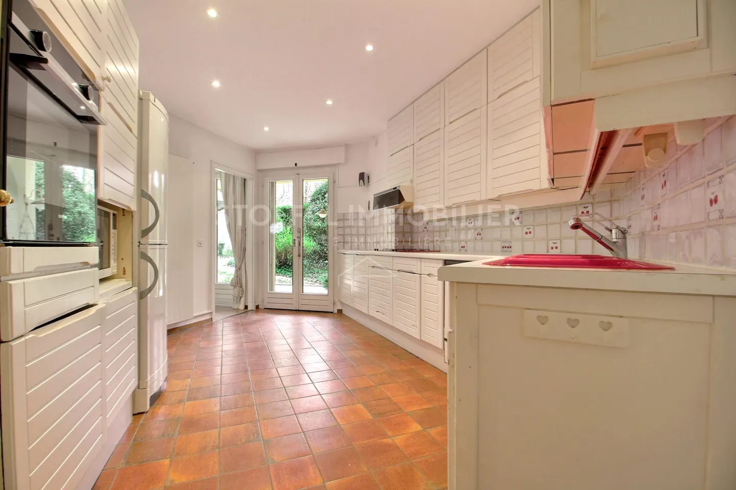 Appartement spacieux avec jardin - Photo 3 sur 12