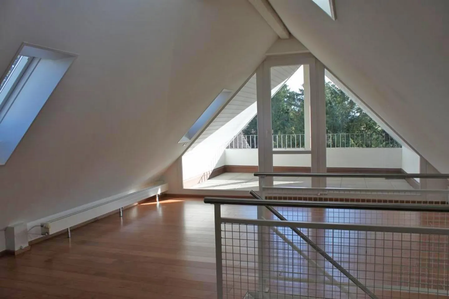 Attractive 4.5-room maisonette apartment in a central location in Feuerthalen - Photo 5 of 11