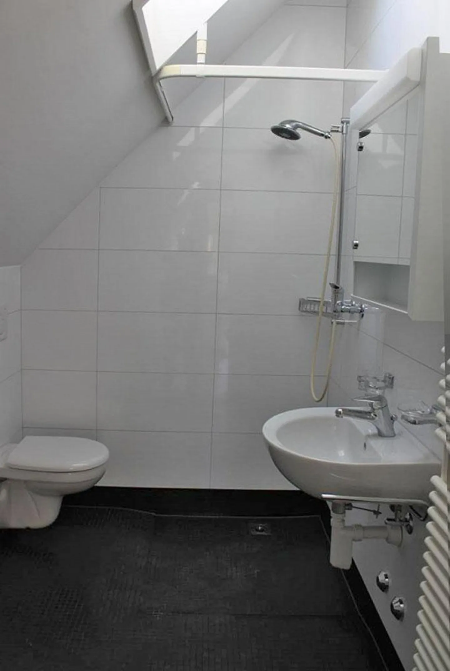 Attractive 4.5-room maisonette apartment in a central location in Feuerthalen - Photo 6 of 11