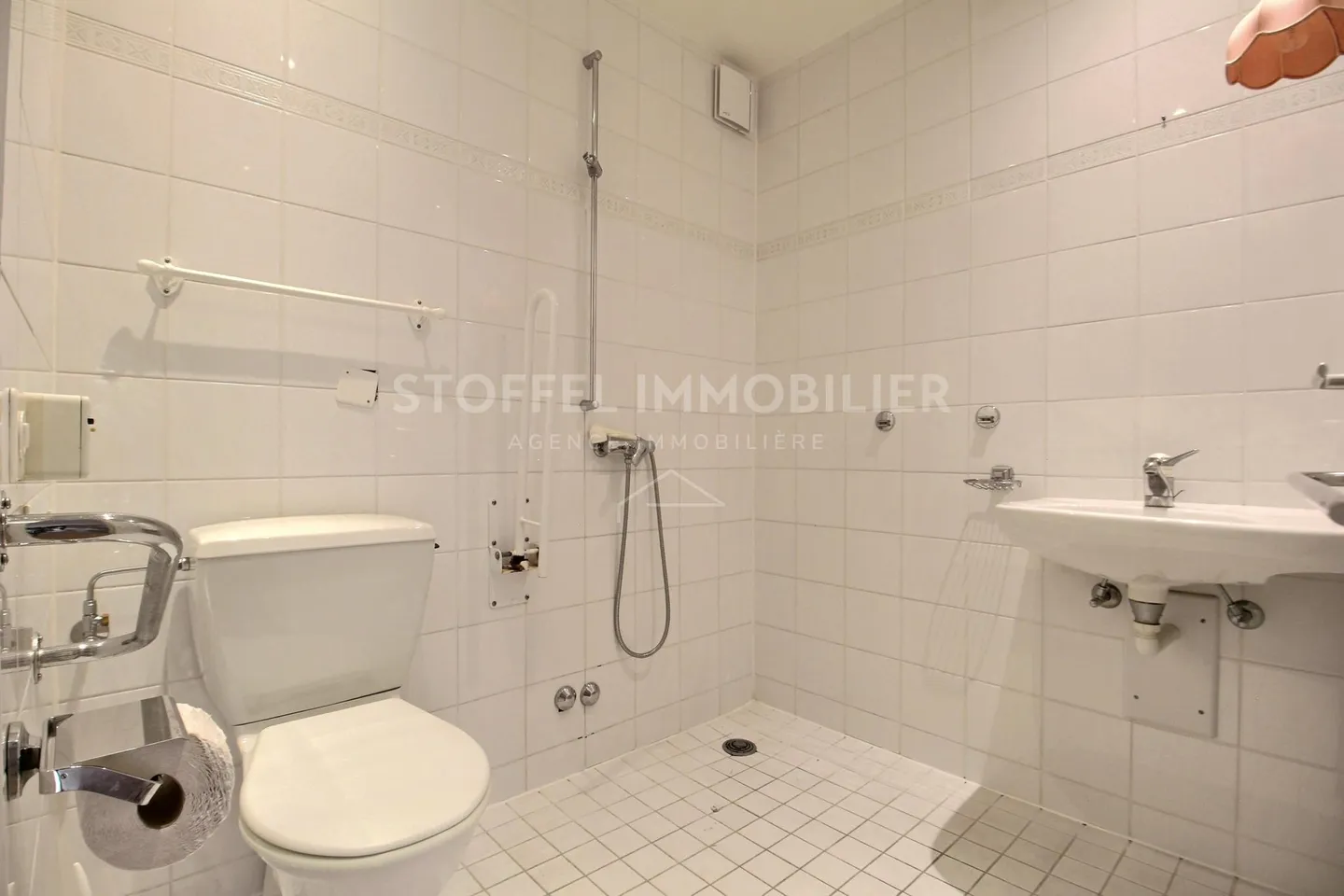 Appartement spacieux avec jardin - Photo 8 sur 12