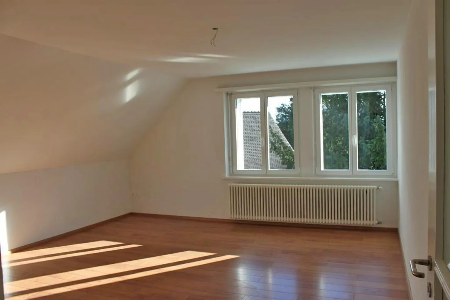 Attractive 4.5-room maisonette apartment in a central location in Feuerthalen - Photo 8 of 11