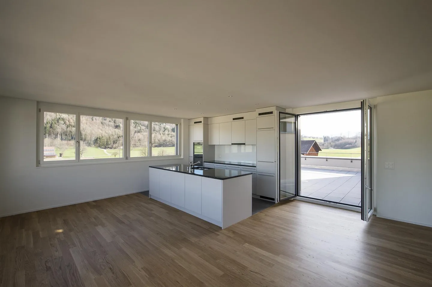 Grosszügige und moderne Attikawohnung mit ca. 173 m² - Foto 4 von 8