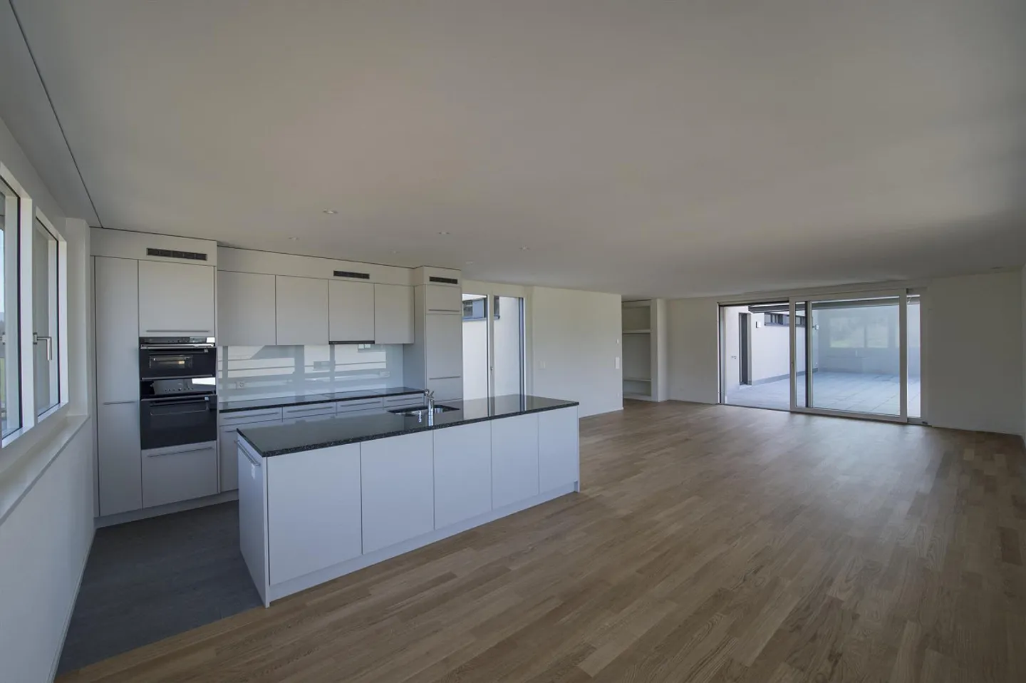 Grosszügige und moderne Attikawohnung mit ca. 173 m² - Foto 5 von 8