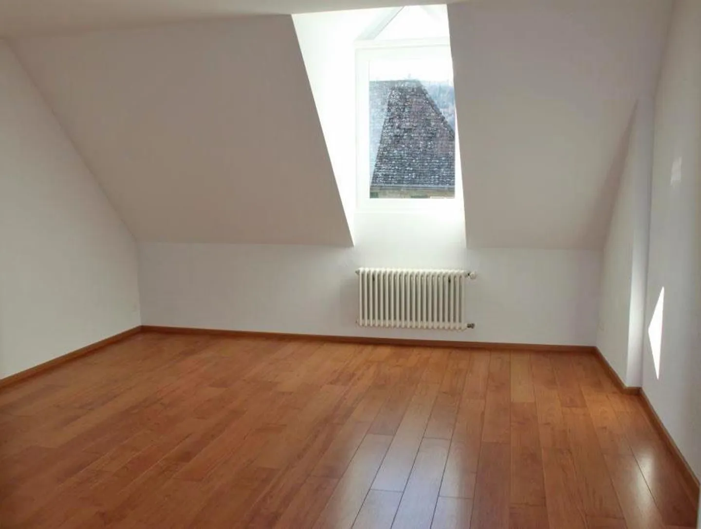 Attractive 4.5-room maisonette apartment in a central location in Feuerthalen - Photo 9 of 11