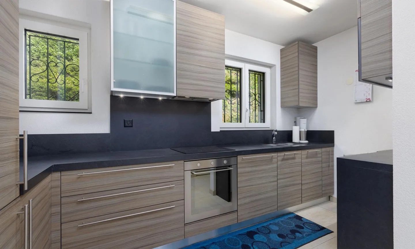 BELLISSIMO ATTICO DI 3.5 LOCALI VISTA LAGO A MELANO - Foto 4 di 11