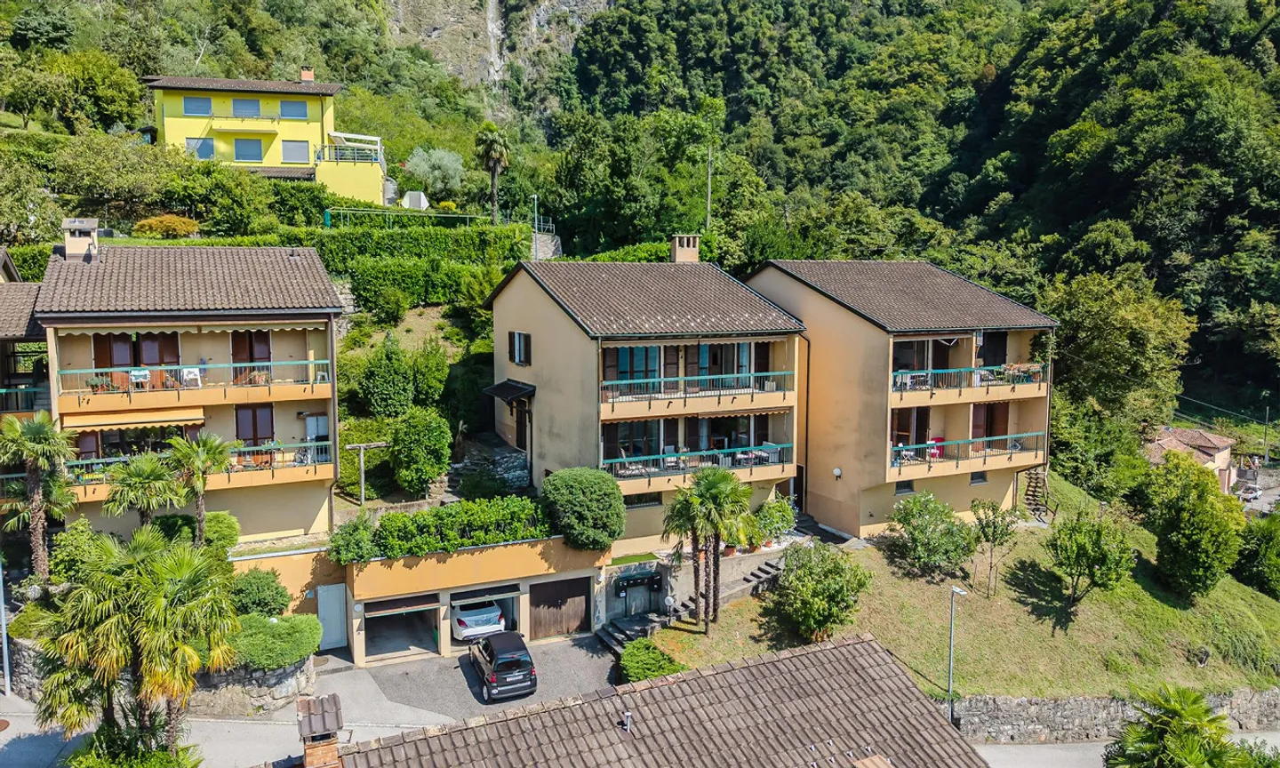 BELLISSIMO ATTICO DI 3.5 LOCALI VISTA LAGO A MELANO - Foto 9 di 11