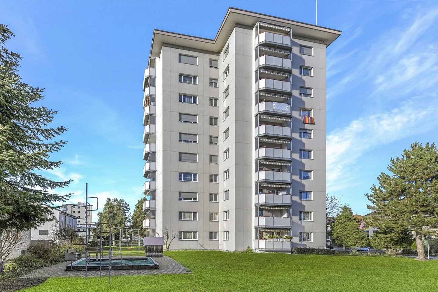 Beautiful apartment with great views seeks new tenant - Photo 1 of 8