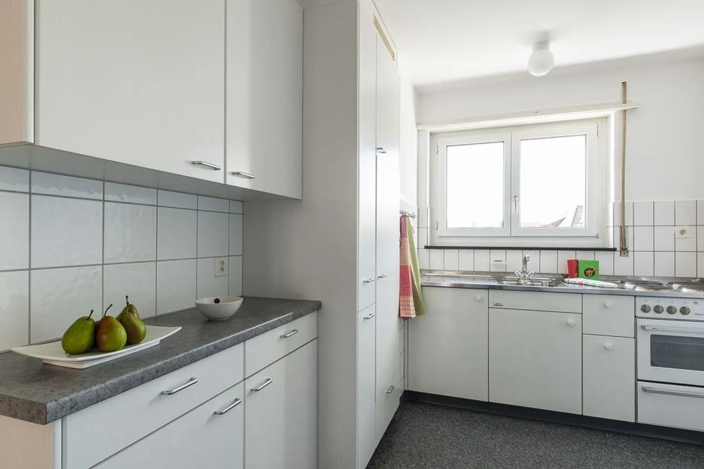 Beautiful apartment with great views seeks new tenant - Photo 2 of 8