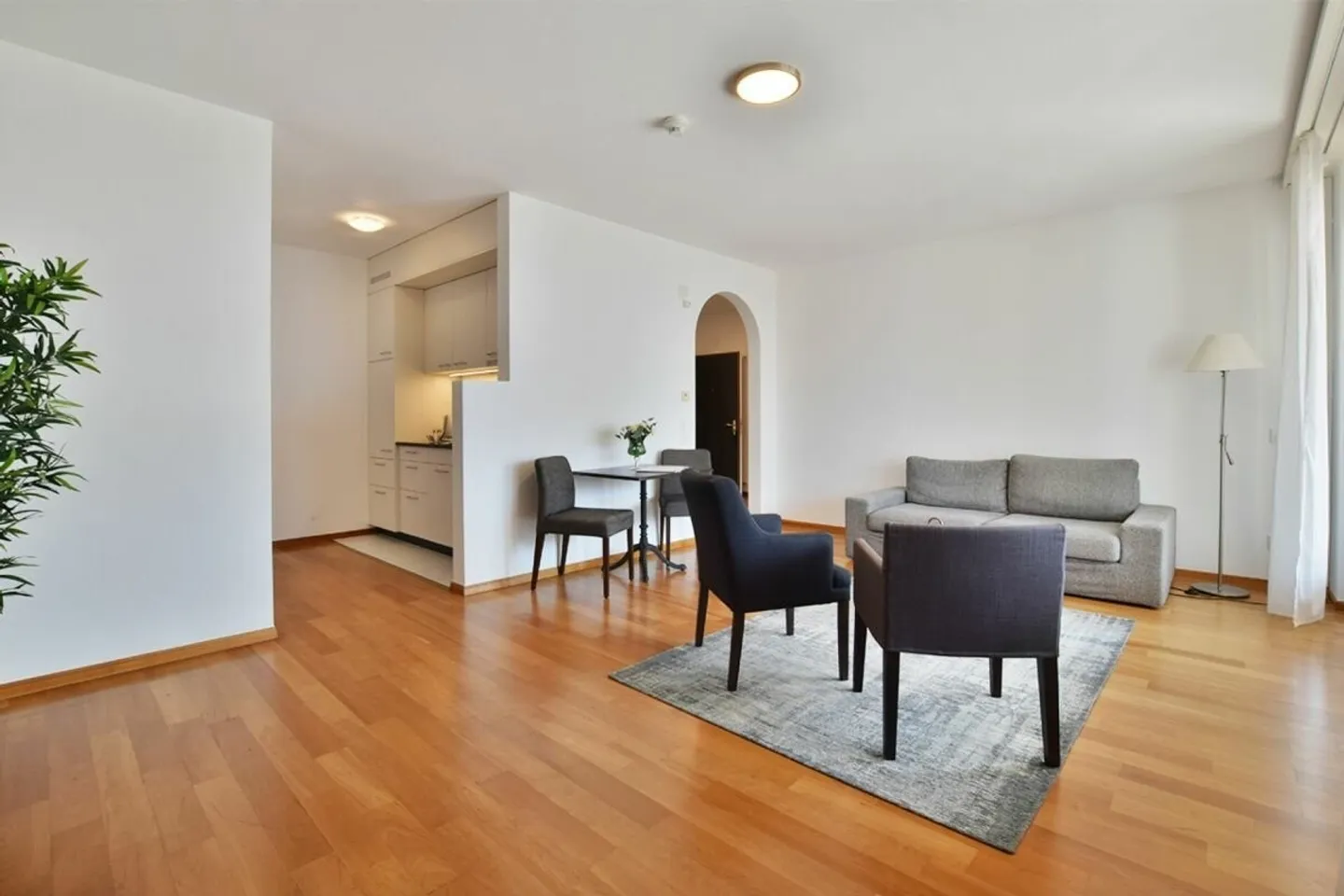 Grande 2,5 locali con vista lago - Foto 4 di 9