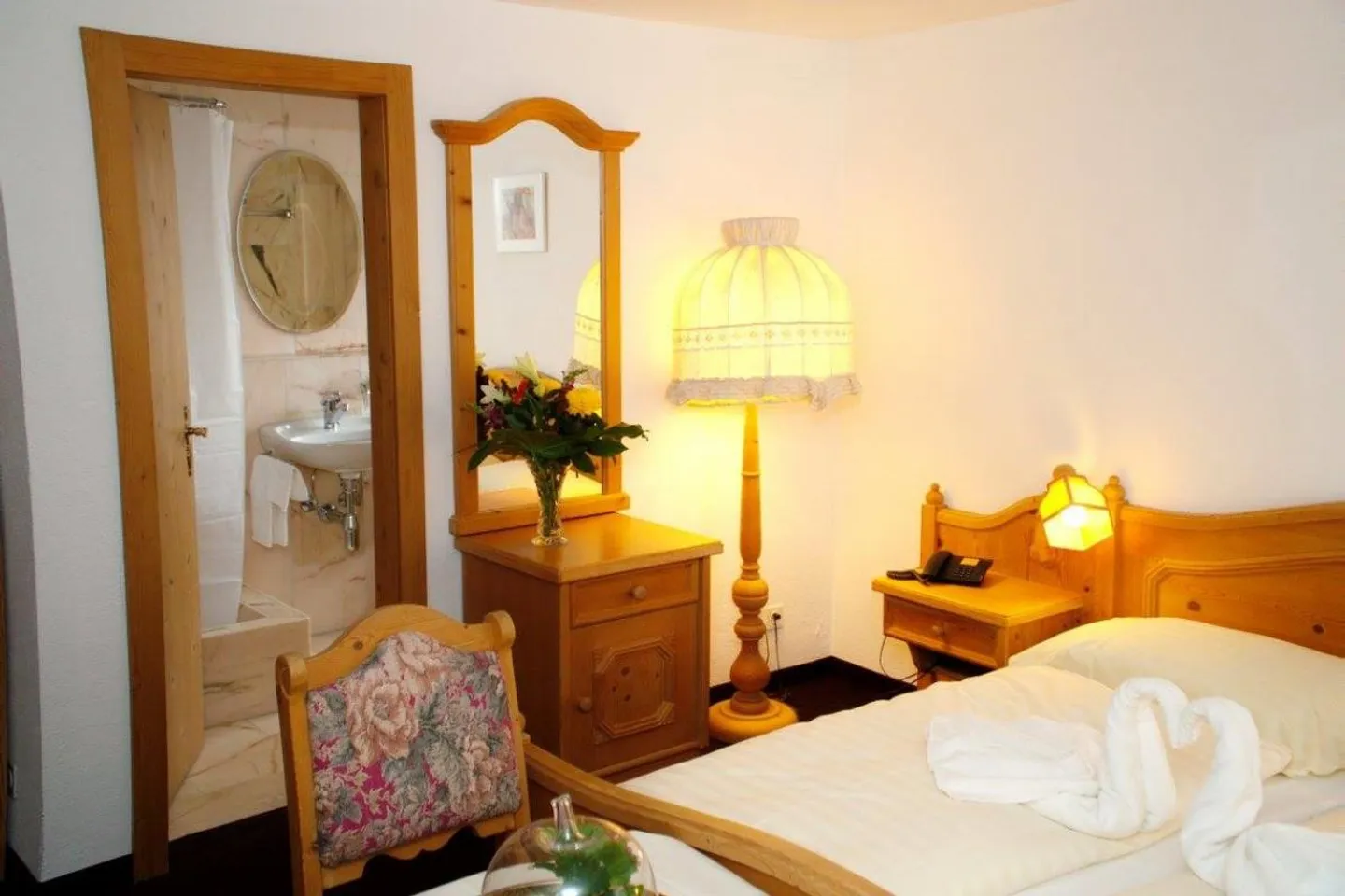 Hotel con 9 camere e ristorante in vendita - Foto 8 di 8