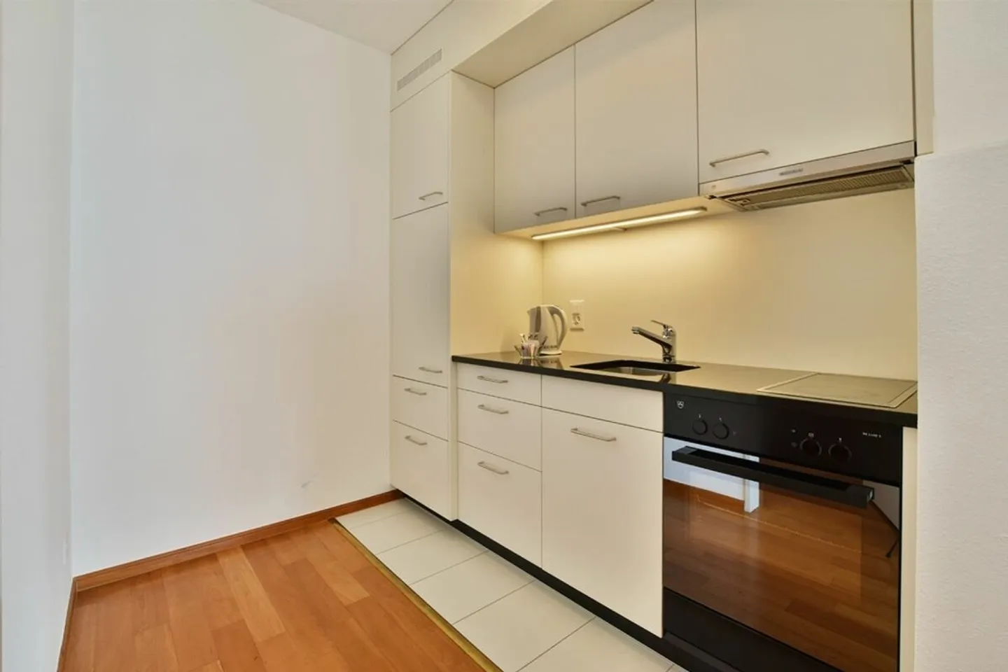 Grande 2,5 locali con vista lago - Foto 7 di 9