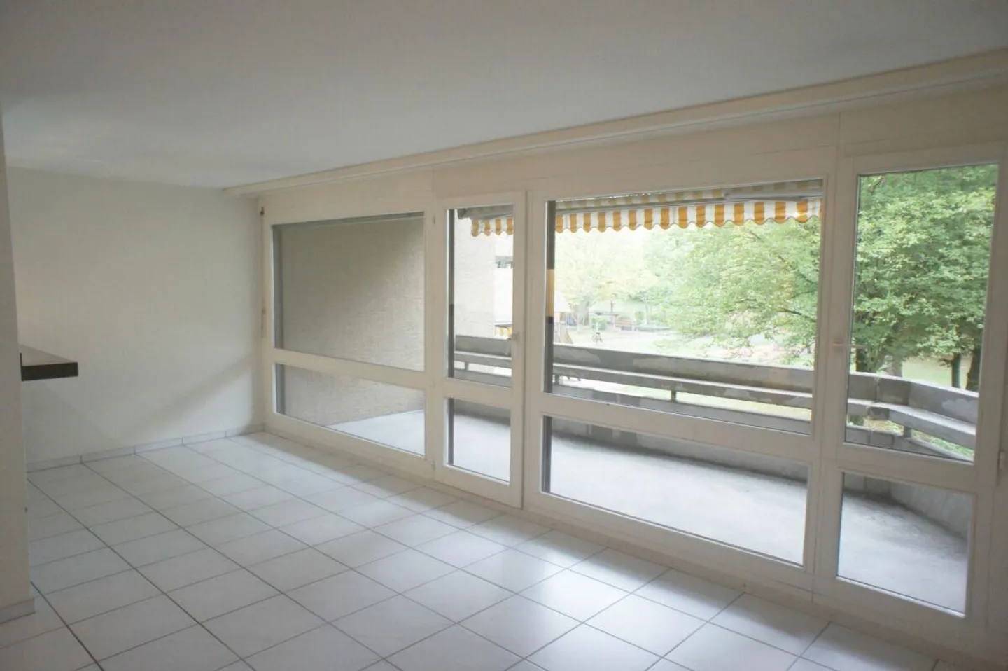 Modernes Wohnen, zentral und grün, mit Balkon im Grünen - Foto 3 von 7