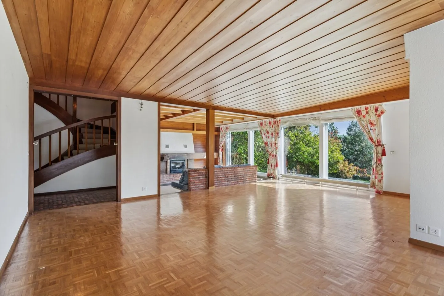 Villa spaziosa con piscina e vista libera - Foto 9 di 16