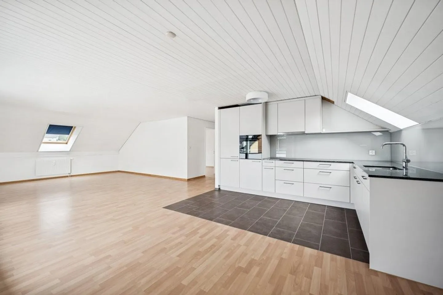 PRIMA LOCAZIONE DOPO RISTRUTTURAZIONE! - Foto 2 di 10