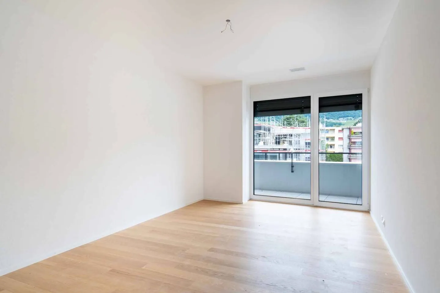 Unico! Attico di 5,5 stanze con 180m2, che offre una terrazza sul tetto di 168m2 con vista panoramica sul lago e sulle Alpi - Foto 6 di 13