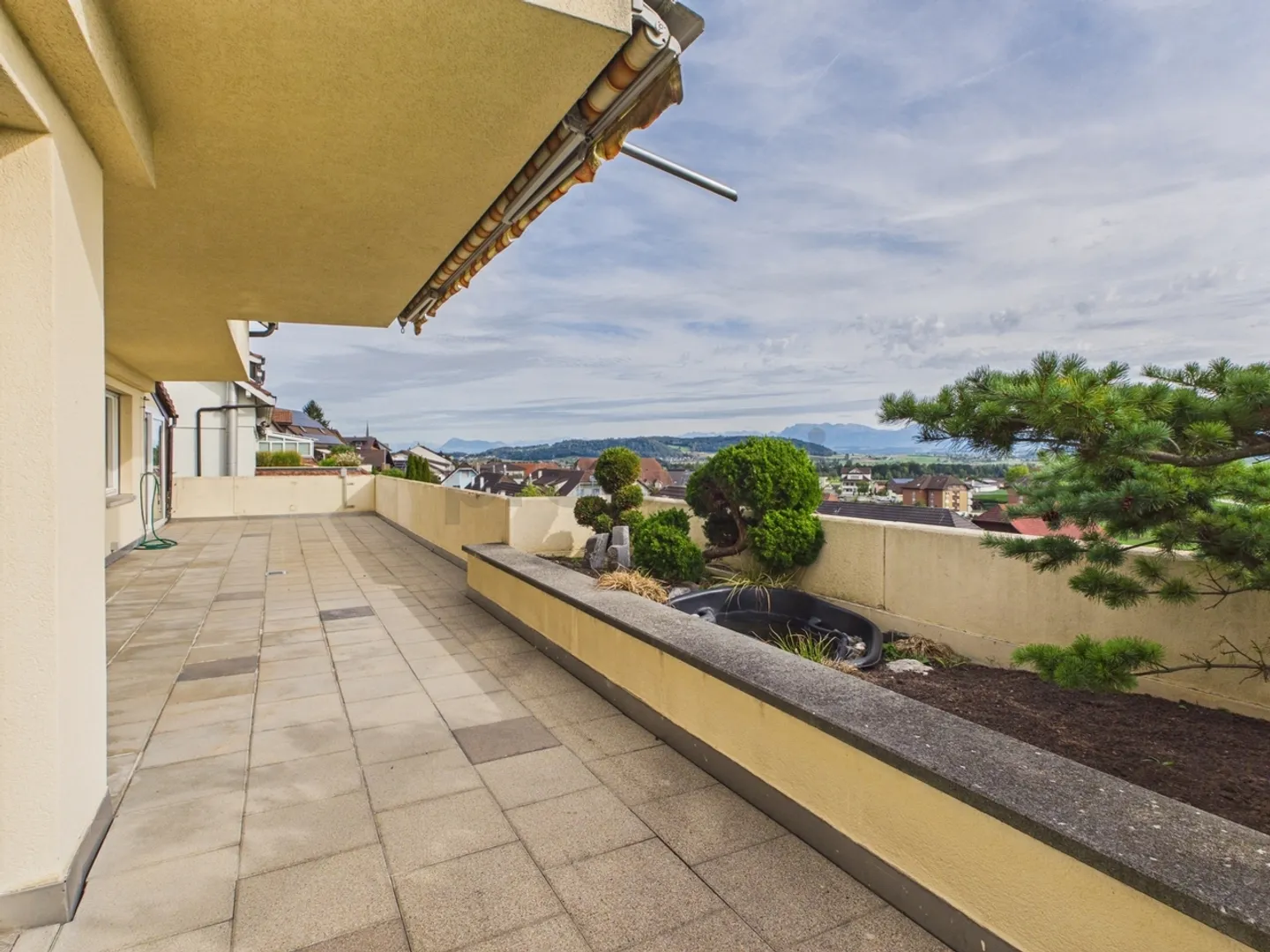 Geräumiges Zuhause mit atemberaubendem Blick - Foto 6 von 13