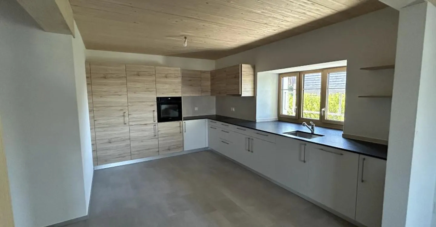 In affitto, magnifico appartamento di 3,5 locali in una fattoria ristrutturata - Foto 3 di 9