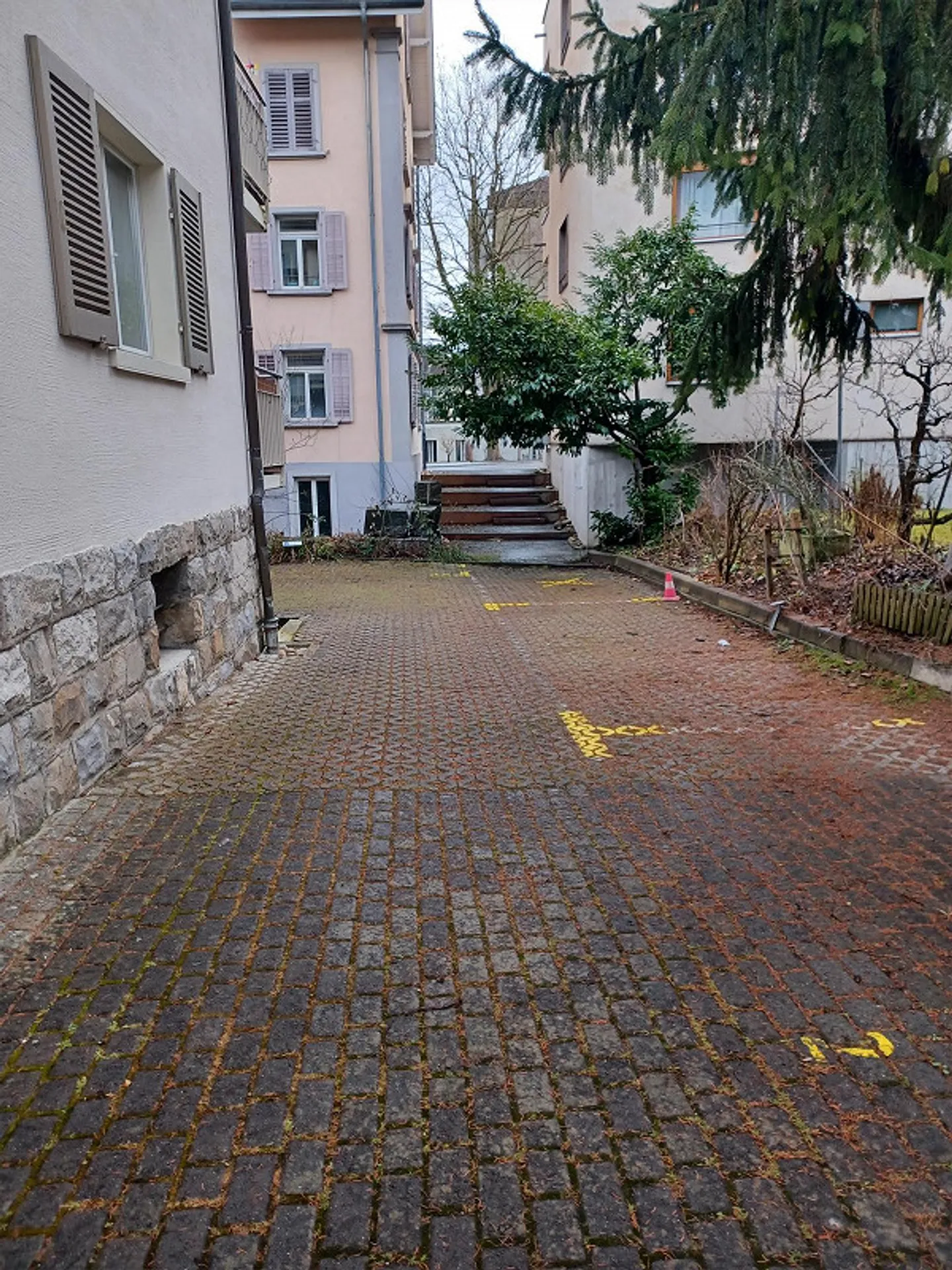 Ungedeckter Aussenabstellplatz - Foto 1 von 1