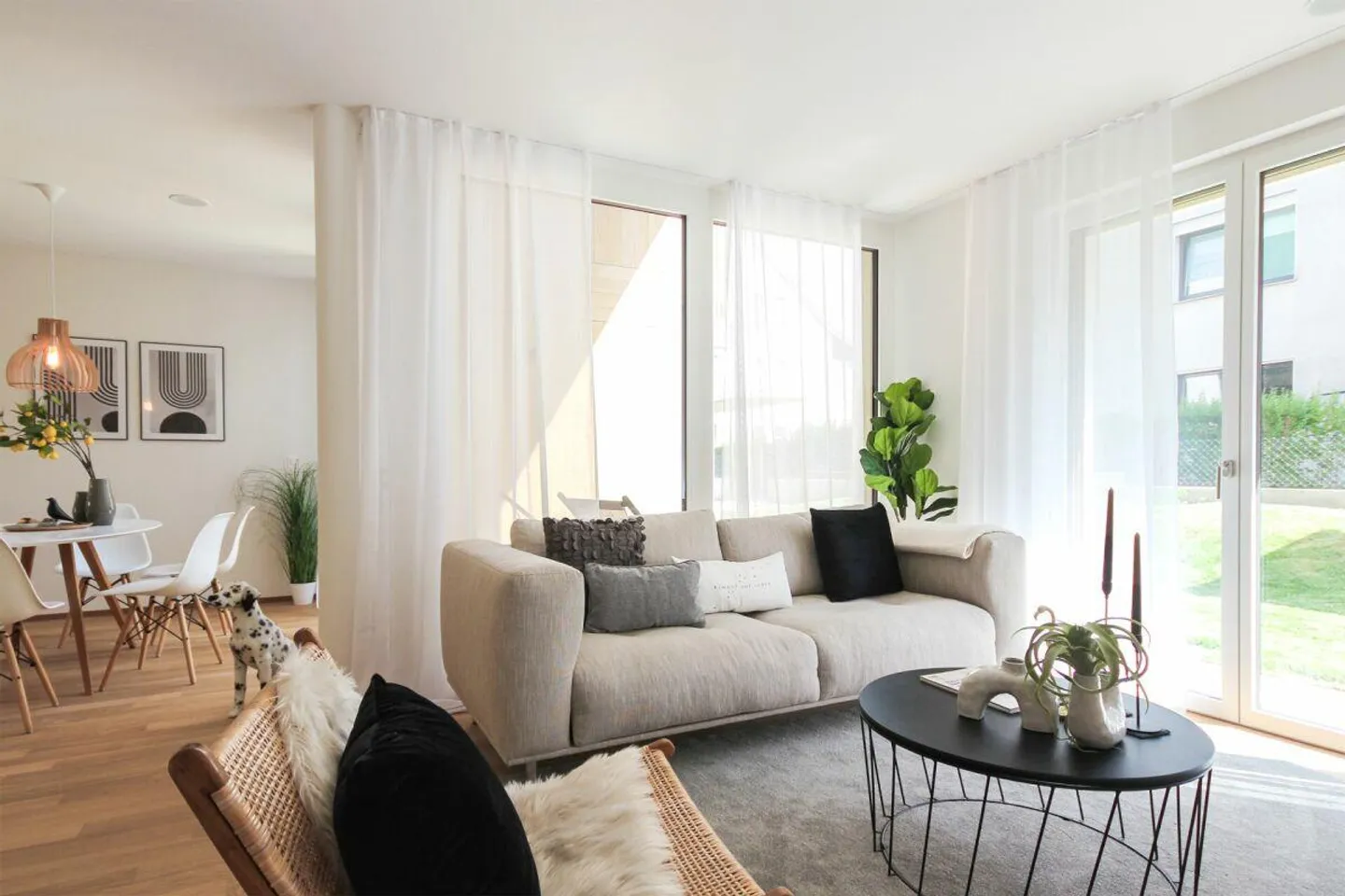 Charmante Maisonettewohnung mit eigenem Garten im Herzen von Reinach - Foto 3 von 9