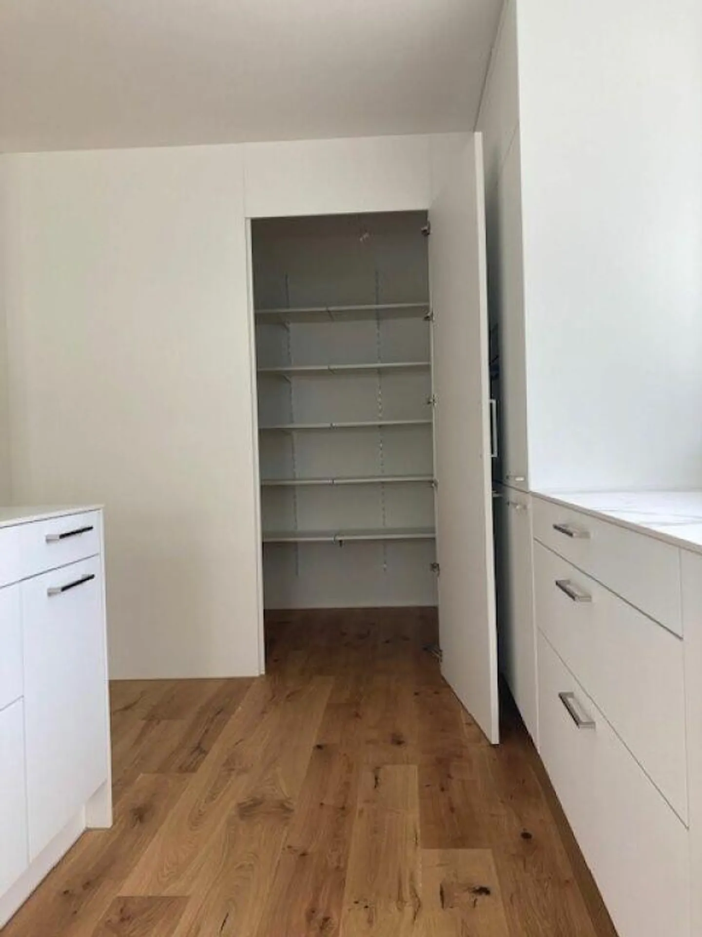 Ampio e luminoso appartamento duplex di 4,5 locali con contratto di affitto - Foto 2 di 19