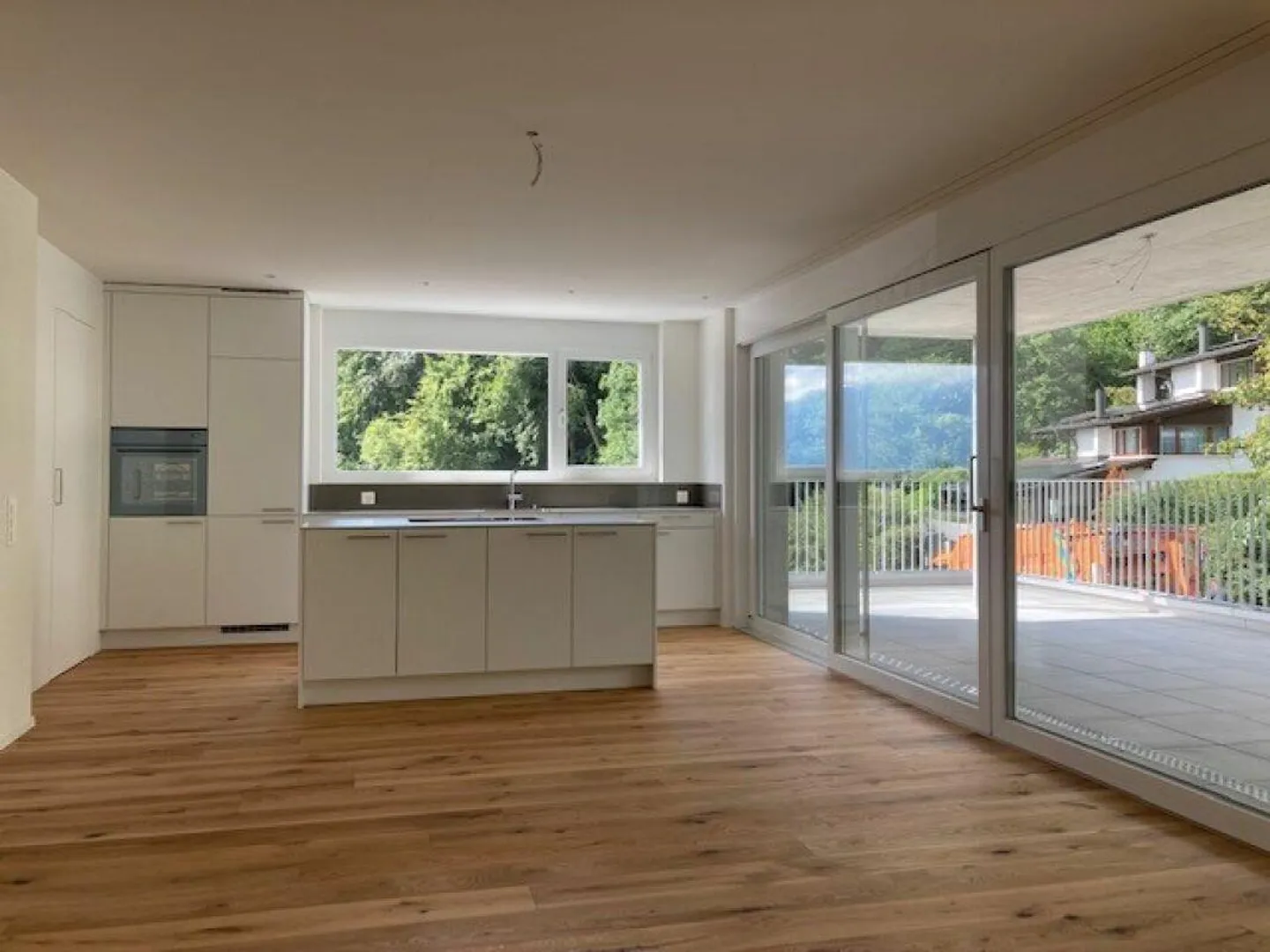 Ampio e luminoso appartamento duplex di 4,5 locali con contratto di affitto - Foto 3 di 19