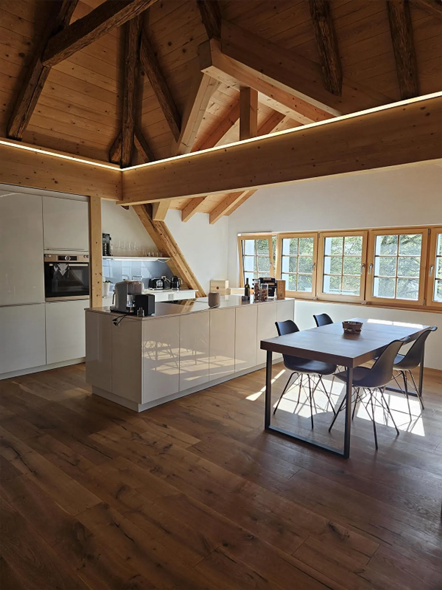 Superbe appartement, idylliquement situé au bord de la rivière - Photo 1 sur 12