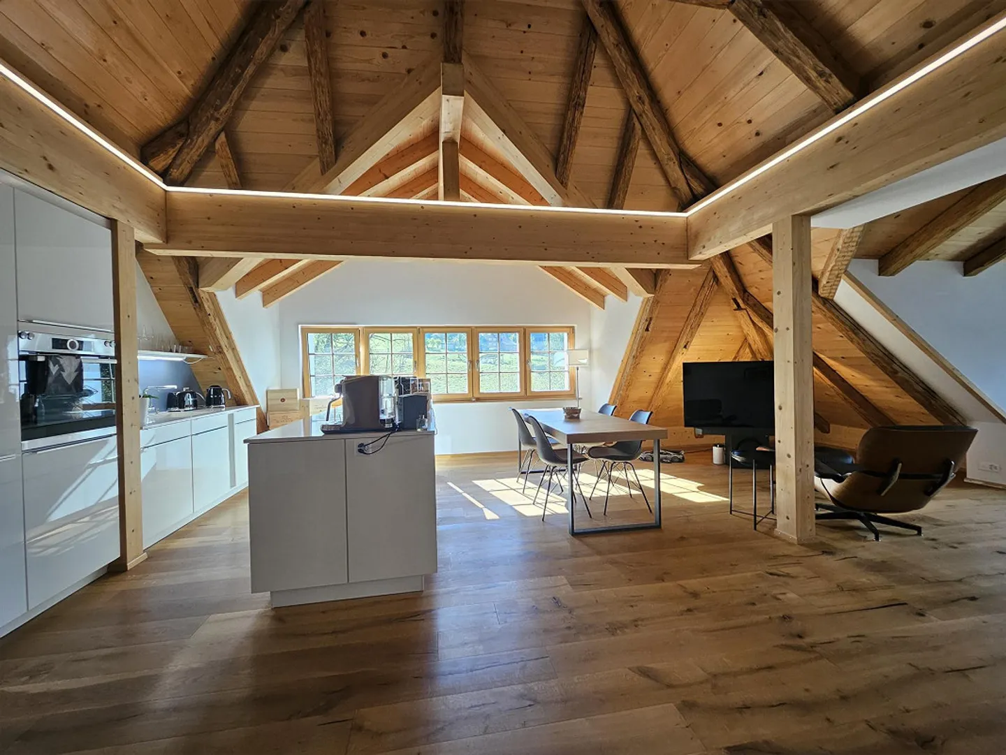 Superbe appartement, idylliquement situé au bord de la rivière - Photo 2 sur 12