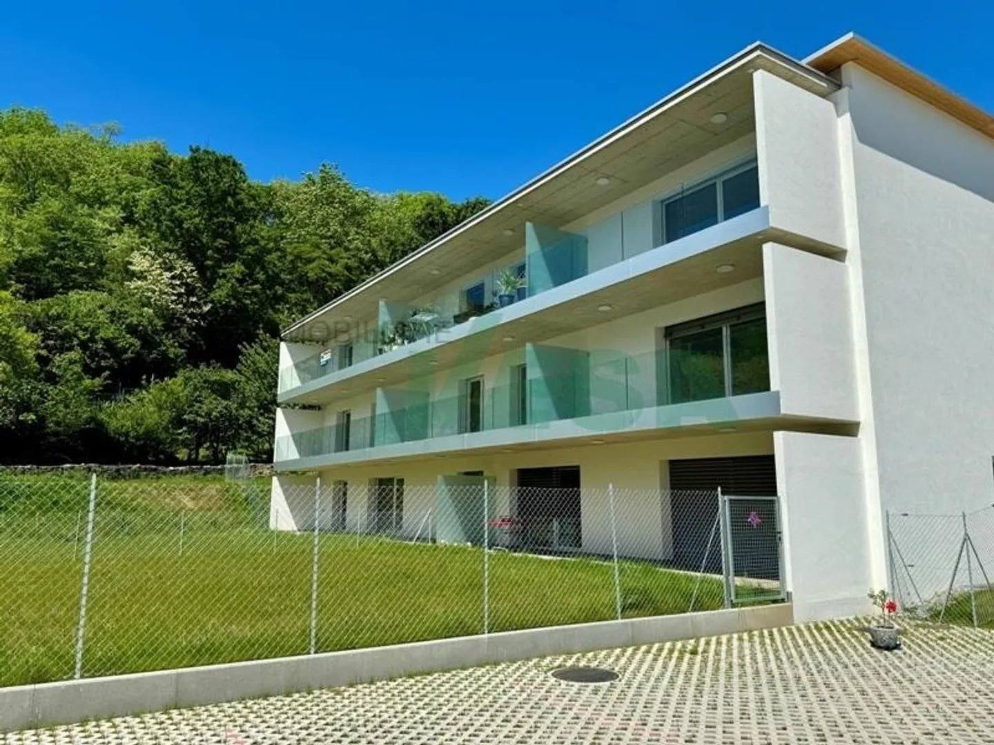 Neue und helle 3,5-Zimmer-Wohnung mit großem Garten - Foto 1 von 9